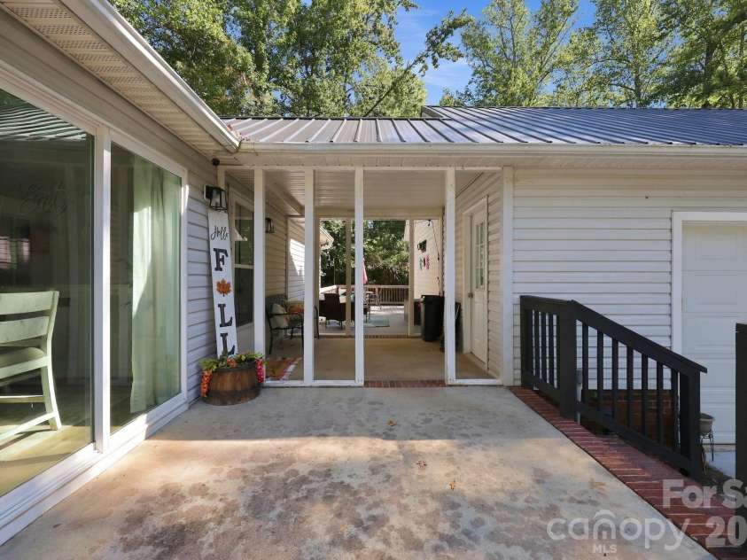 499 Sandy Creek Lane, Lexington, NC 27295.  MLS# CAR4430585, YatesRealty ID 54230. 