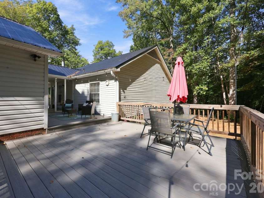 499 Sandy Creek Lane, Lexington, NC 27295.  MLS# CAR4430585, YatesRealty ID 54230. 