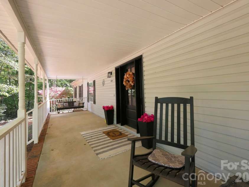 499 Sandy Creek Lane, Lexington, NC 27295.  MLS# CAR4430585, YatesRealty ID 54230. 
