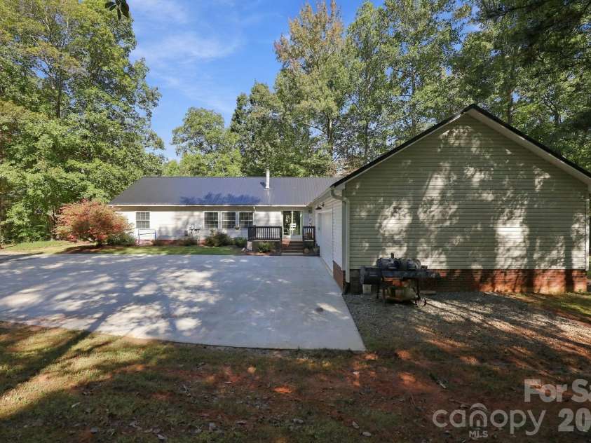 499 Sandy Creek Lane, Lexington, NC 27295.  MLS# CAR4430585, YatesRealty ID 54230. 