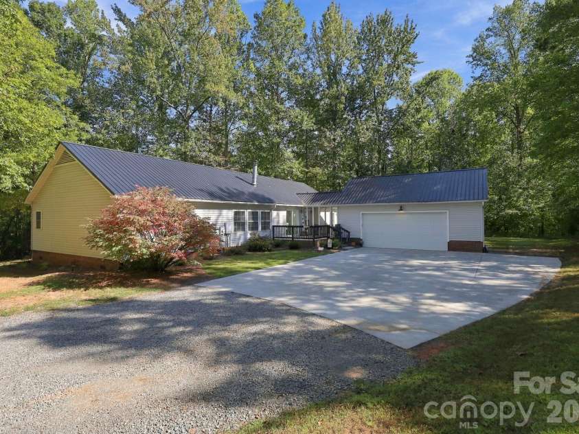 499 Sandy Creek Lane, Lexington, NC 27295.  MLS# CAR4430585, YatesRealty ID 54230. 