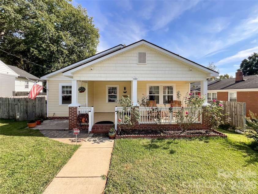 1501 Effingham Road, Charlotte, NC 28208.  MLS# CAR4430115, YatesRealty ID 54236. 