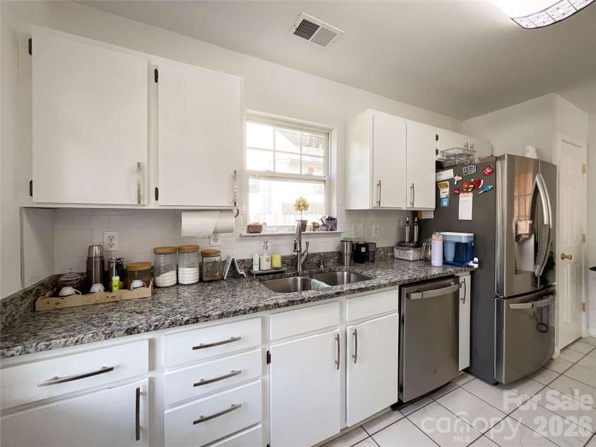 1501 Effingham Road, Charlotte, NC 28208.  MLS# CAR4430115, YatesRealty ID 54236. 