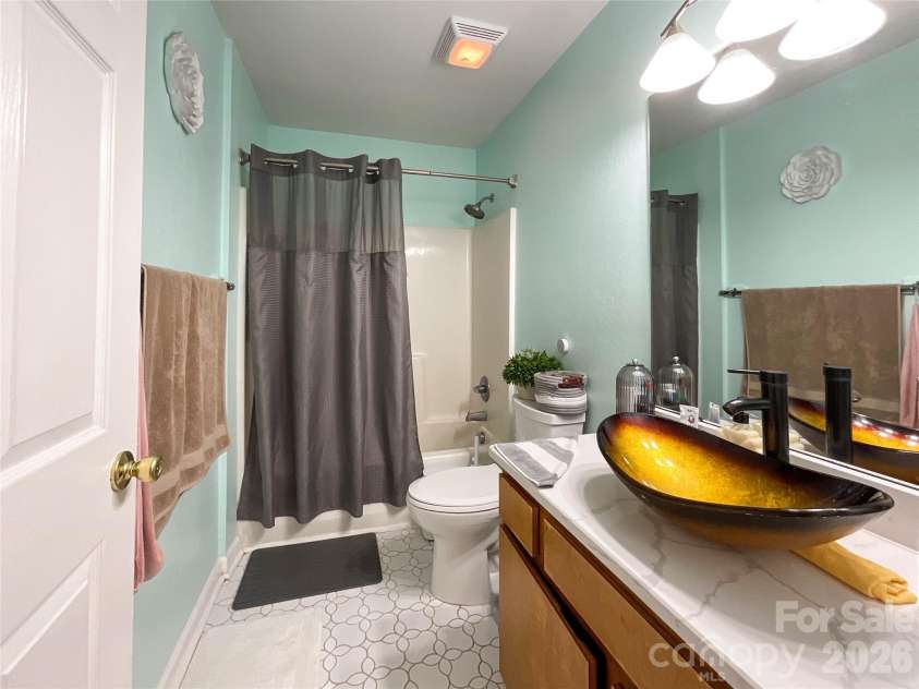 1501 Effingham Road, Charlotte, NC 28208.  MLS# CAR4430115, YatesRealty ID 54236. 
