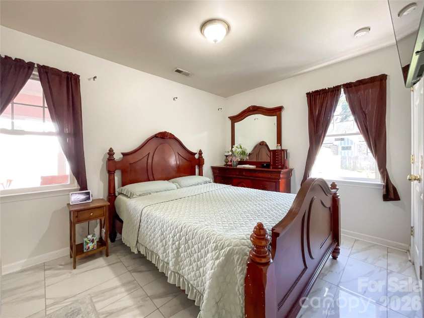 1501 Effingham Road, Charlotte, NC 28208.  MLS# CAR4430115, YatesRealty ID 54236. 