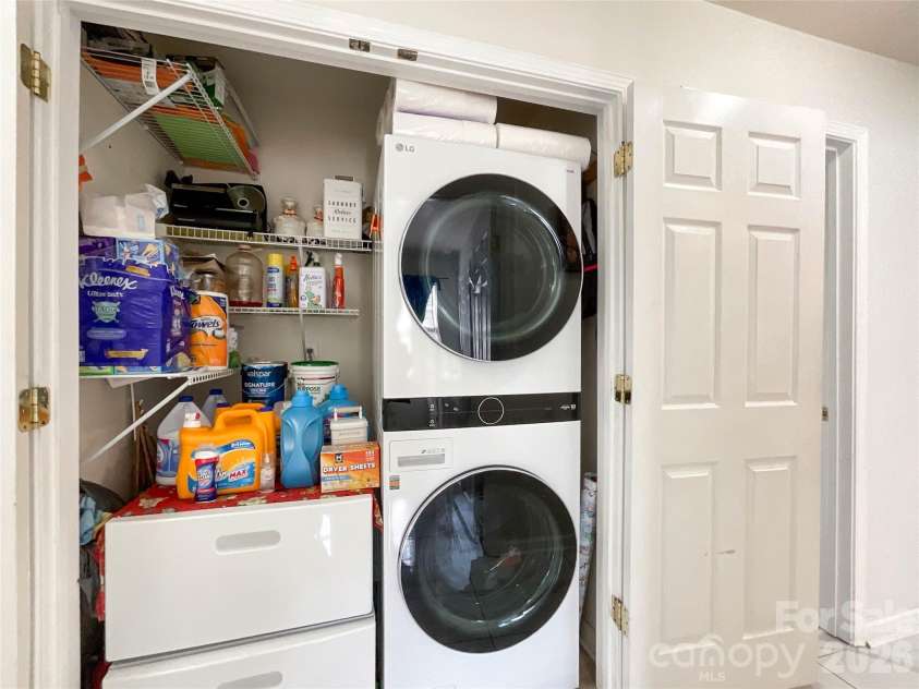 1501 Effingham Road, Charlotte, NC 28208.  MLS# CAR4430115, YatesRealty ID 54236. 