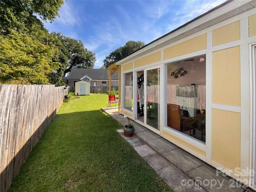 1501 Effingham Road, Charlotte, NC 28208.  MLS# CAR4430115, YatesRealty ID 54236. 
