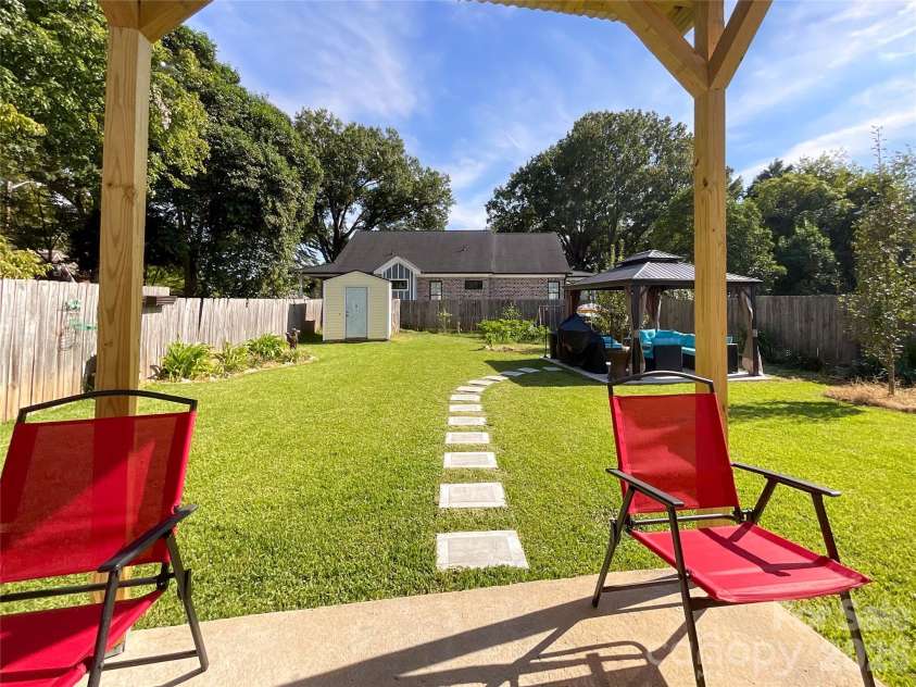 1501 Effingham Road, Charlotte, NC 28208.  MLS# CAR4430115, YatesRealty ID 54236. 