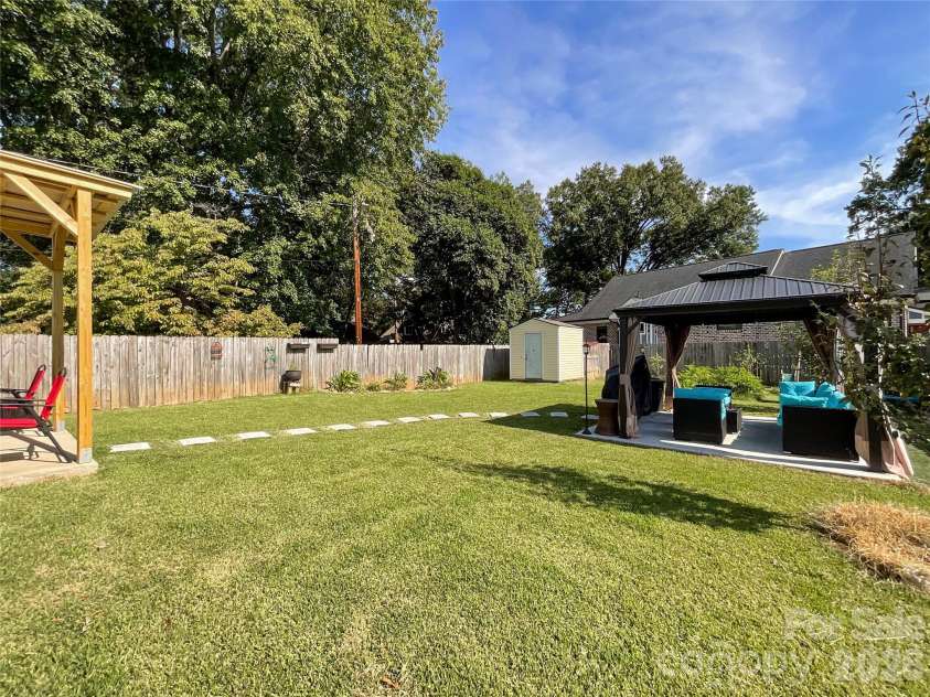 1501 Effingham Road, Charlotte, NC 28208.  MLS# CAR4430115, YatesRealty ID 54236. 