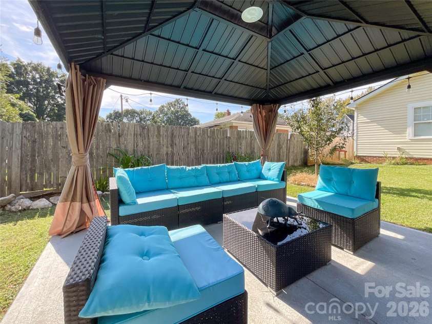 1501 Effingham Road, Charlotte, NC 28208.  MLS# CAR4430115, YatesRealty ID 54236. 
