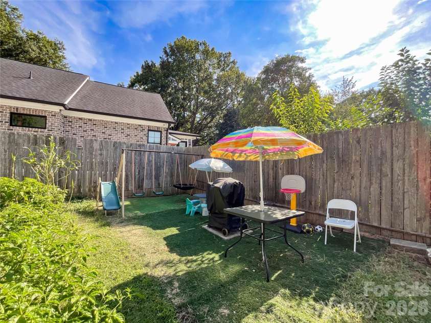 1501 Effingham Road, Charlotte, NC 28208.  MLS# CAR4430115, YatesRealty ID 54236. 