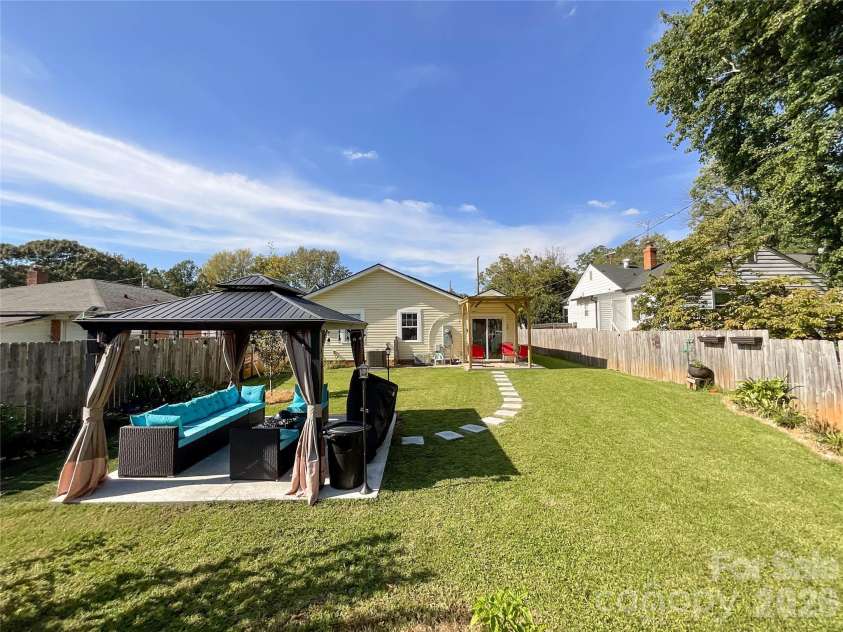 1501 Effingham Road, Charlotte, NC 28208.  MLS# CAR4430115, YatesRealty ID 54236. 