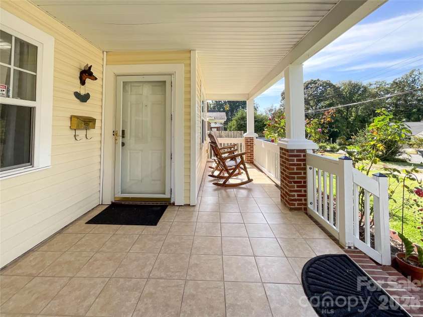 1501 Effingham Road, Charlotte, NC 28208.  MLS# CAR4430115, YatesRealty ID 54236. 