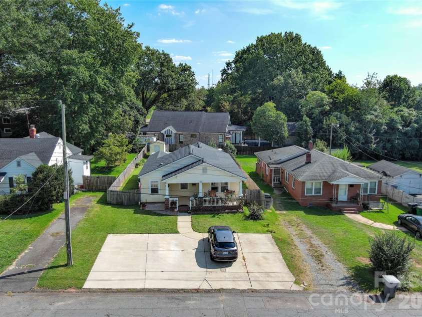 1501 Effingham Road, Charlotte, NC 28208.  MLS# CAR4430115, YatesRealty ID 54236. 
