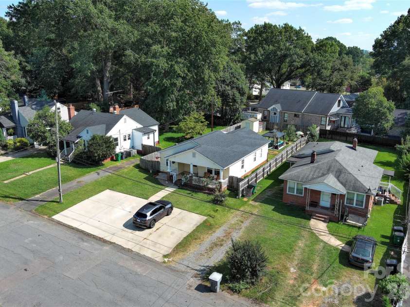 1501 Effingham Road, Charlotte, NC 28208.  MLS# CAR4430115, YatesRealty ID 54236. 