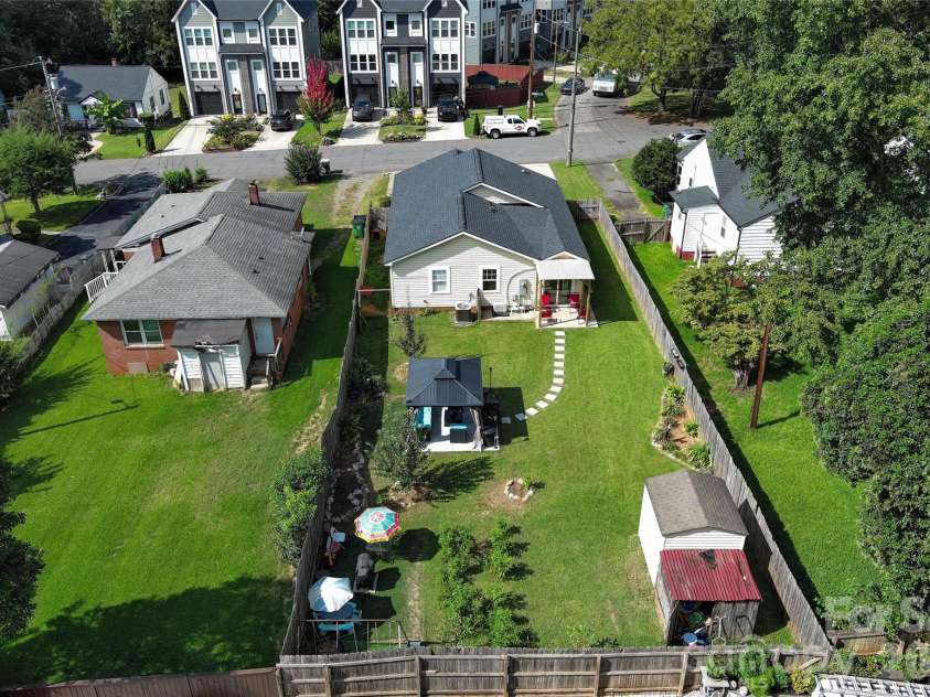 1501 Effingham Road, Charlotte, NC 28208.  MLS# CAR4430115, YatesRealty ID 54236. 