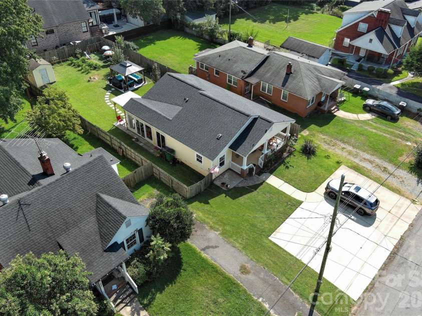 1501 Effingham Road, Charlotte, NC 28208.  MLS# CAR4430115, YatesRealty ID 54236. 