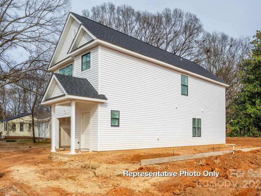 164 Sycamore Street, Mooresville, NC 28115.  MLS# CAR4231421, YatesRealty ID 5424. Covered Entry