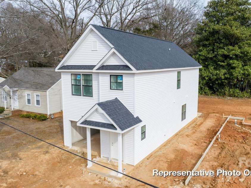 164 Sycamore Street, Mooresville, NC 28115.  MLS# CAR4231421, YatesRealty ID 5424. Exterior Gray Vinyl Siding