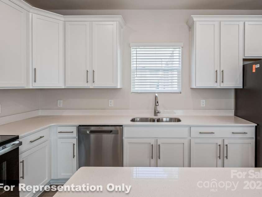 164 Sycamore Street, Mooresville, NC 28115.  MLS# CAR4231421, YatesRealty ID 5424. Gourmet Kitchen w/Shaker Cabinets