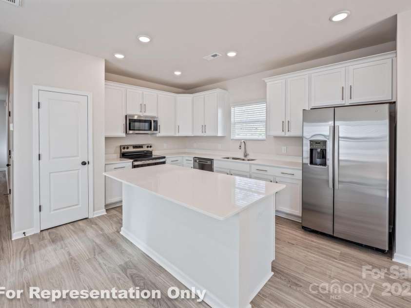 164 Sycamore Street, Mooresville, NC 28115.  MLS# CAR4231421, YatesRealty ID 5424. Kitchen w/Eat-At Breakfast Island
