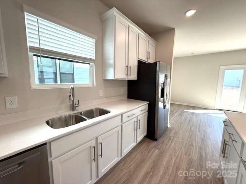 164 Sycamore Street, Mooresville, NC 28115.  MLS# CAR4231421, YatesRealty ID 5424. Kitchen w/Quartz Counters