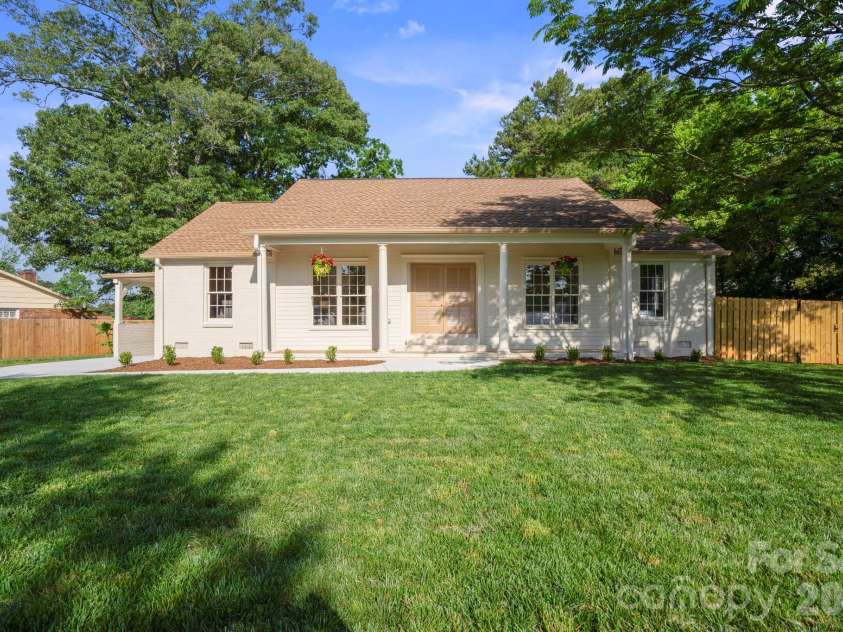 6100 Ashcrest Drive, Charlotte, NC 28217.  MLS# CAR4346577, YatesRealty ID 5424. 