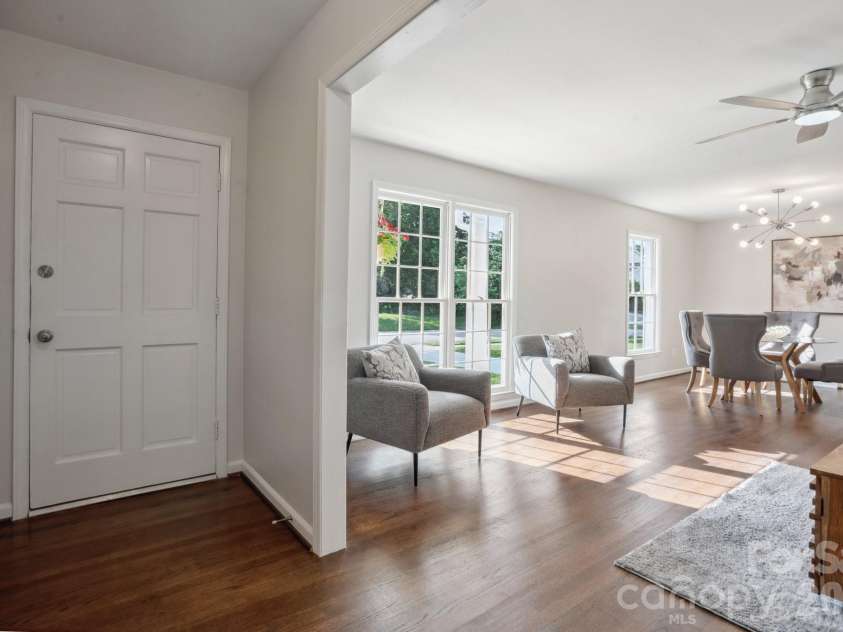 6100 Ashcrest Drive, Charlotte, NC 28217.  MLS# CAR4346577, YatesRealty ID 5424. 