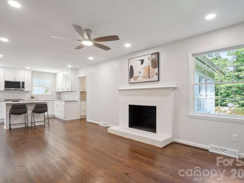 6100 Ashcrest Drive, Charlotte, NC 28217.  MLS# CAR4346577, YatesRealty ID 5424. 