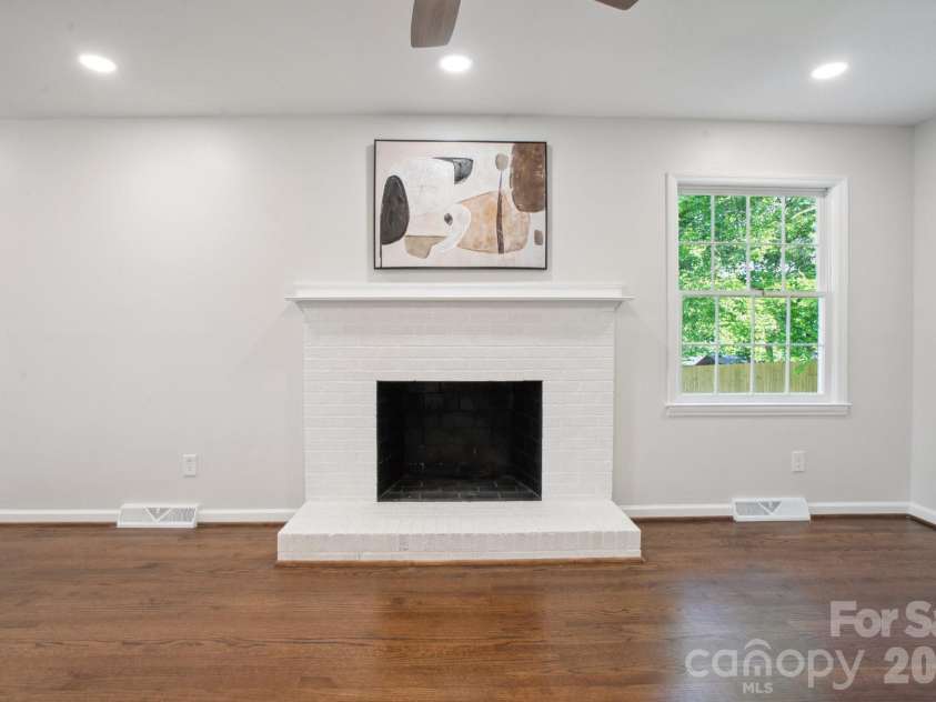 6100 Ashcrest Drive, Charlotte, NC 28217.  MLS# CAR4346577, YatesRealty ID 5424. 