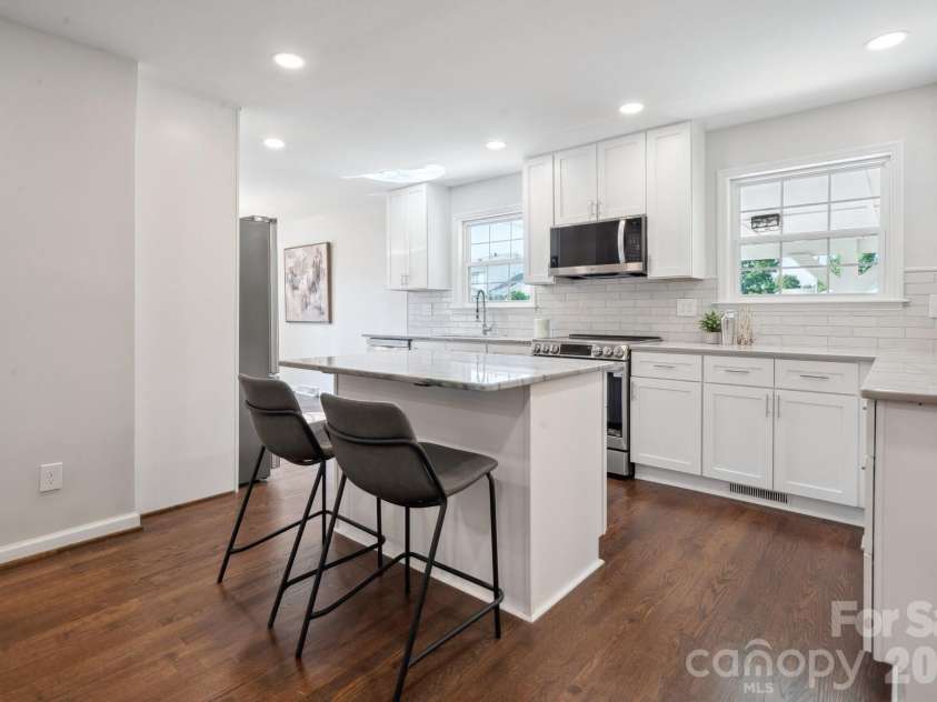 6100 Ashcrest Drive, Charlotte, NC 28217.  MLS# CAR4346577, YatesRealty ID 5424. 