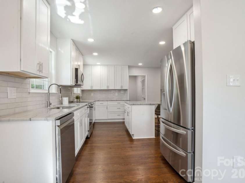 6100 Ashcrest Drive, Charlotte, NC 28217.  MLS# CAR4346577, YatesRealty ID 5424. 