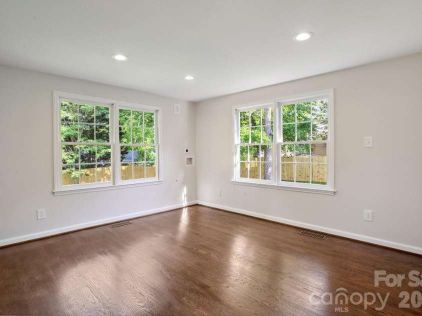 6100 Ashcrest Drive, Charlotte, NC 28217.  MLS# CAR4346577, YatesRealty ID 5424. 