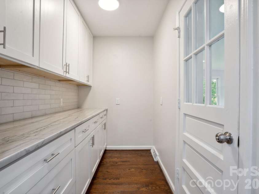 6100 Ashcrest Drive, Charlotte, NC 28217.  MLS# CAR4346577, YatesRealty ID 5424. 