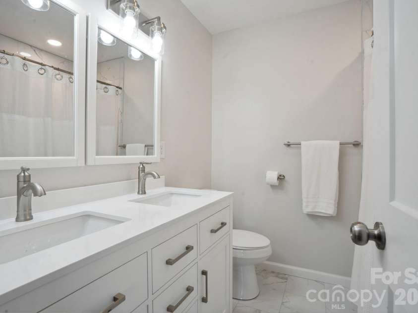 6100 Ashcrest Drive, Charlotte, NC 28217.  MLS# CAR4346577, YatesRealty ID 5424. 