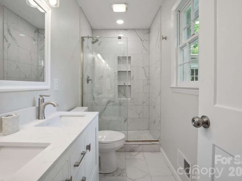 6100 Ashcrest Drive, Charlotte, NC 28217.  MLS# CAR4346577, YatesRealty ID 5424. 
