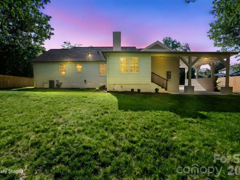 6100 Ashcrest Drive, Charlotte, NC 28217.  MLS# CAR4346577, YatesRealty ID 5424. 
