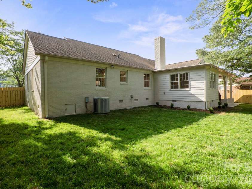 6100 Ashcrest Drive, Charlotte, NC 28217.  MLS# CAR4346577, YatesRealty ID 5424. 