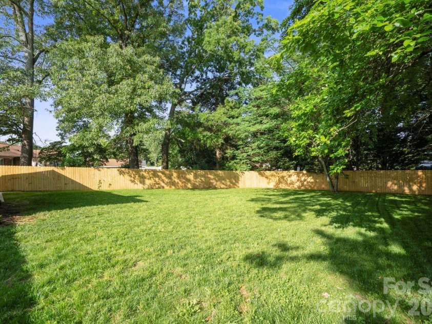 6100 Ashcrest Drive, Charlotte, NC 28217.  MLS# CAR4346577, YatesRealty ID 5424. 