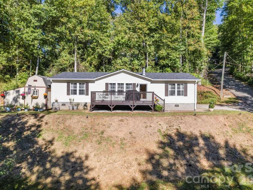 183 Gobbler Circle, Horse Shoe, NC 28742.  MLS# CAR4430660, YatesRealty ID 54240. 