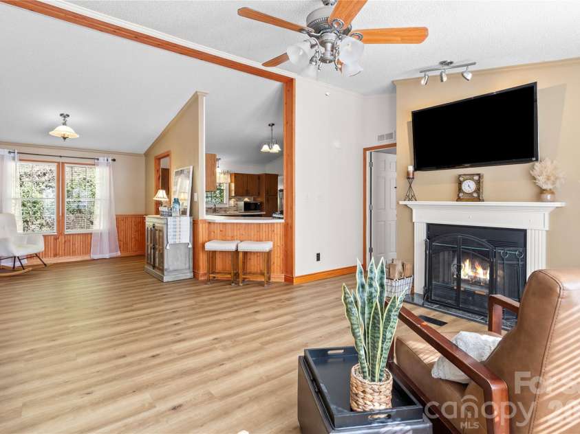 183 Gobbler Circle, Horse Shoe, NC 28742.  MLS# CAR4430660, YatesRealty ID 54240. 