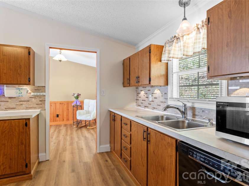 183 Gobbler Circle, Horse Shoe, NC 28742.  MLS# CAR4430660, YatesRealty ID 54240. 