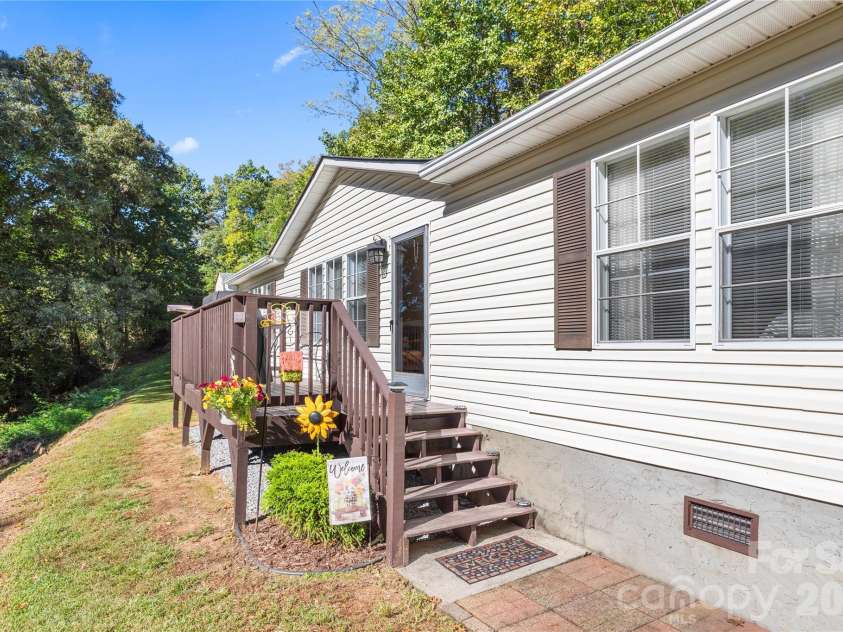 183 Gobbler Circle, Horse Shoe, NC 28742.  MLS# CAR4430660, YatesRealty ID 54240. 