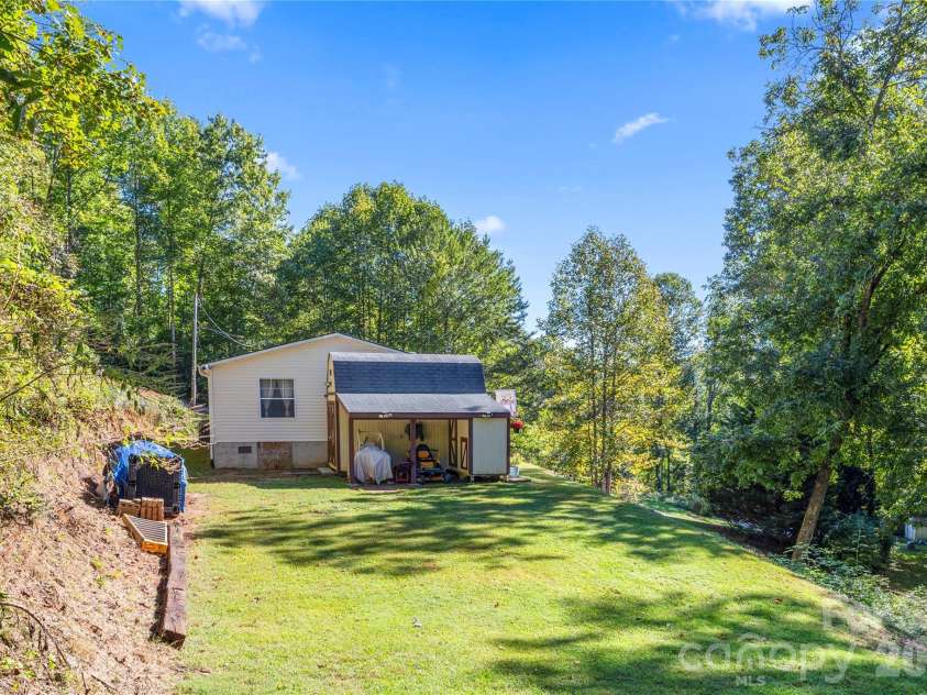 183 Gobbler Circle, Horse Shoe, NC 28742.  MLS# CAR4430660, YatesRealty ID 54240. 