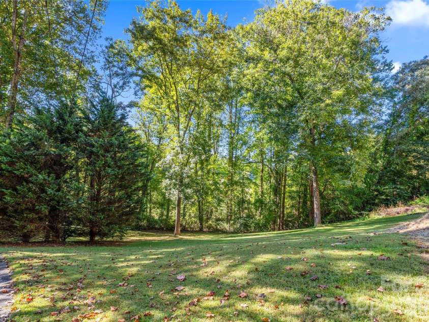 183 Gobbler Circle, Horse Shoe, NC 28742.  MLS# CAR4430660, YatesRealty ID 54240. 