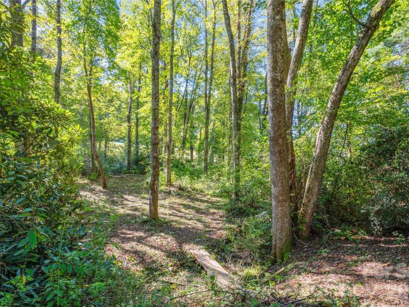 183 Gobbler Circle, Horse Shoe, NC 28742.  MLS# CAR4430660, YatesRealty ID 54240. 