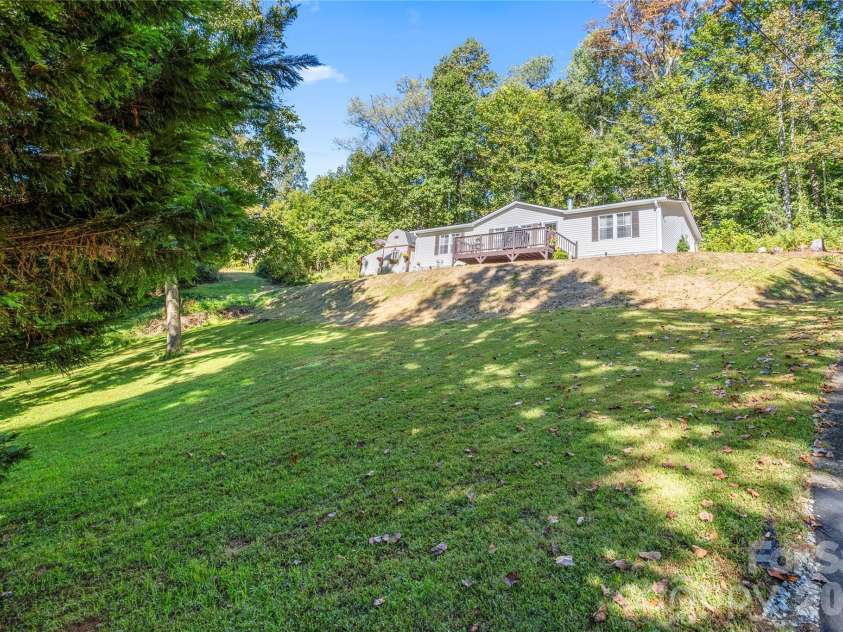 183 Gobbler Circle, Horse Shoe, NC 28742.  MLS# CAR4430660, YatesRealty ID 54240. 