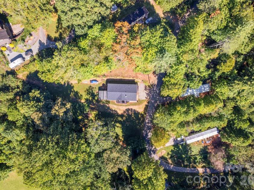 183 Gobbler Circle, Horse Shoe, NC 28742.  MLS# CAR4430660, YatesRealty ID 54240. 
