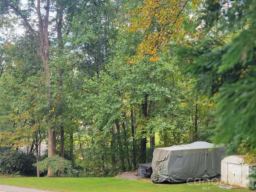 183 Gobbler Circle, Horse Shoe, NC 28742.  MLS# CAR4430660, YatesRealty ID 54240. 