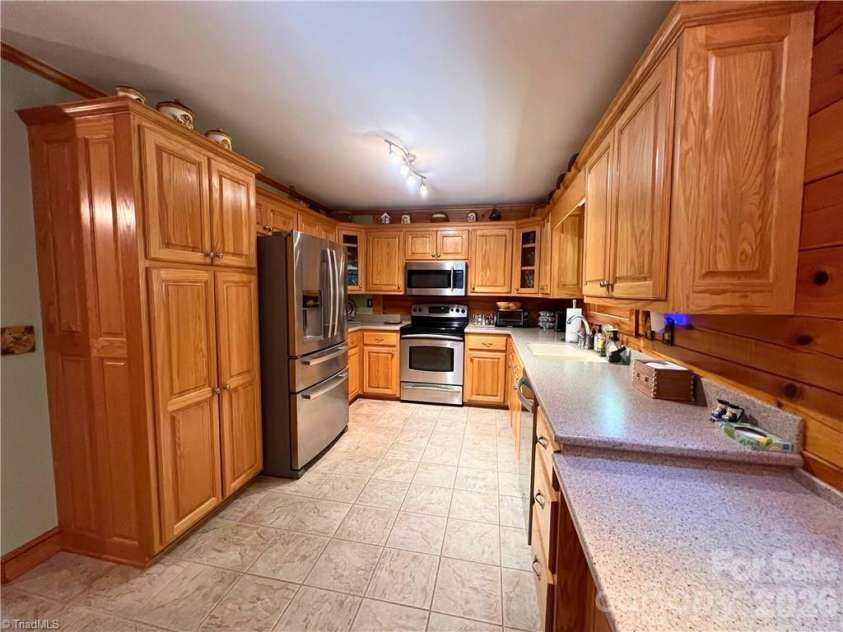 190 Molly Drive, McGrady, NC 28649.  MLS# CAR4430682, YatesRealty ID 54241. 